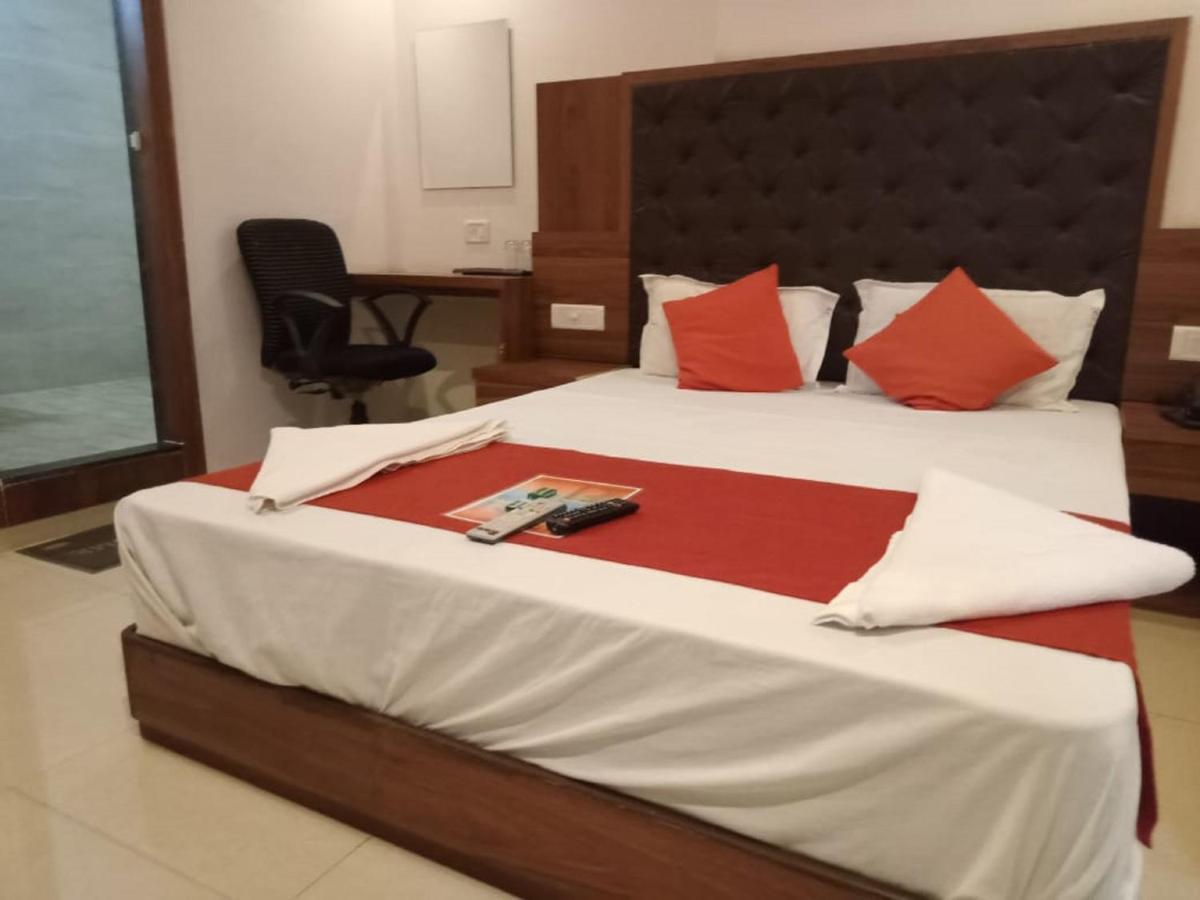 Hotel Sai Deep Lodging By Wb Inn Navi Mumbai Bagian luar foto