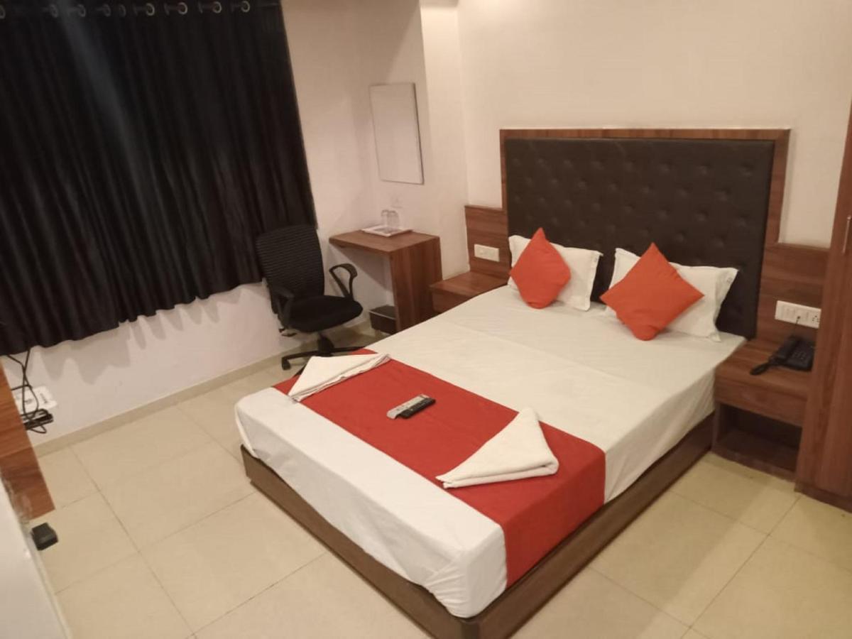 Hotel Sai Deep Lodging By Wb Inn Navi Mumbai Bagian luar foto