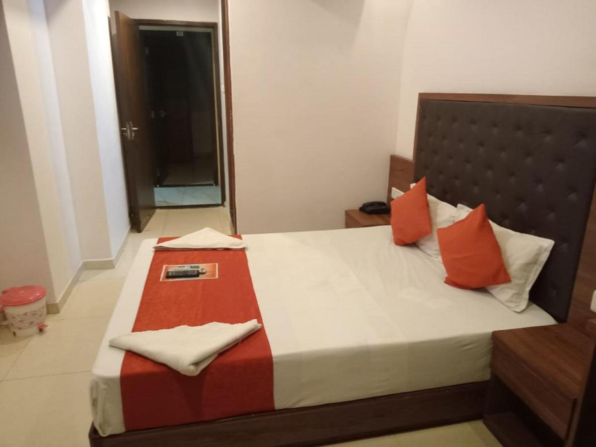 Hotel Sai Deep Lodging By Wb Inn Navi Mumbai Bagian luar foto