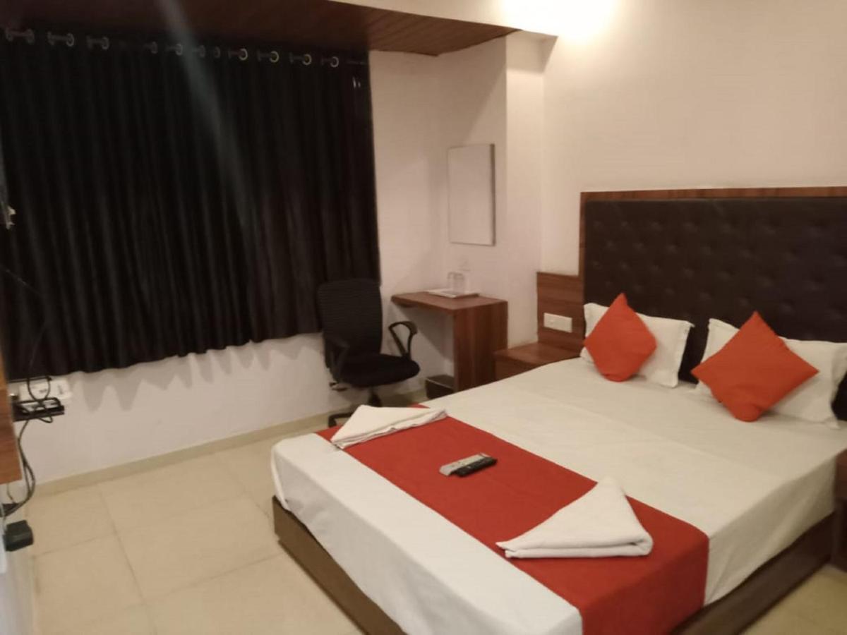 Hotel Sai Deep Lodging By Wb Inn Navi Mumbai Bagian luar foto