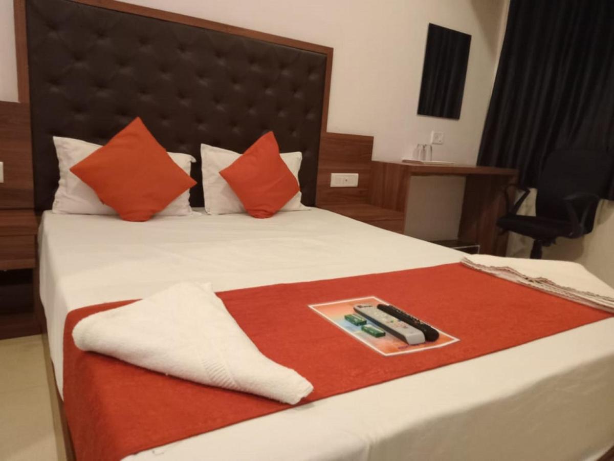 Hotel Sai Deep Lodging By Wb Inn Navi Mumbai Bagian luar foto